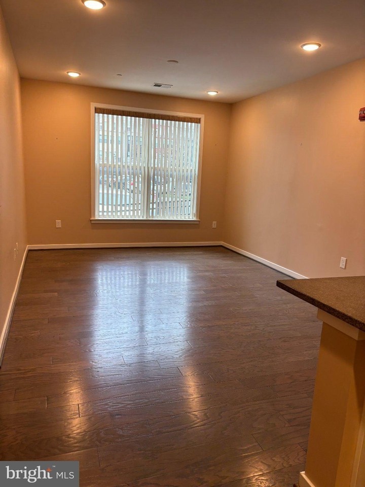 3985 Norton Pl #103 - Photo 5 of 16