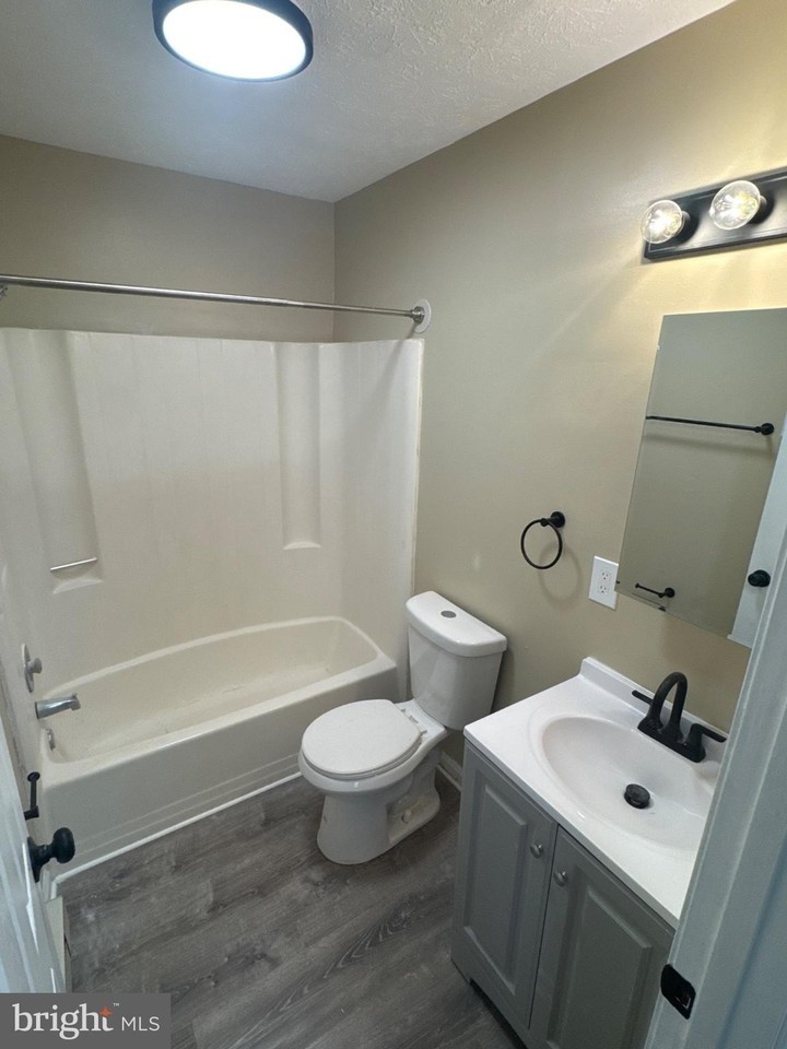 217 Buckingham Dr - Photo 2 of 16
