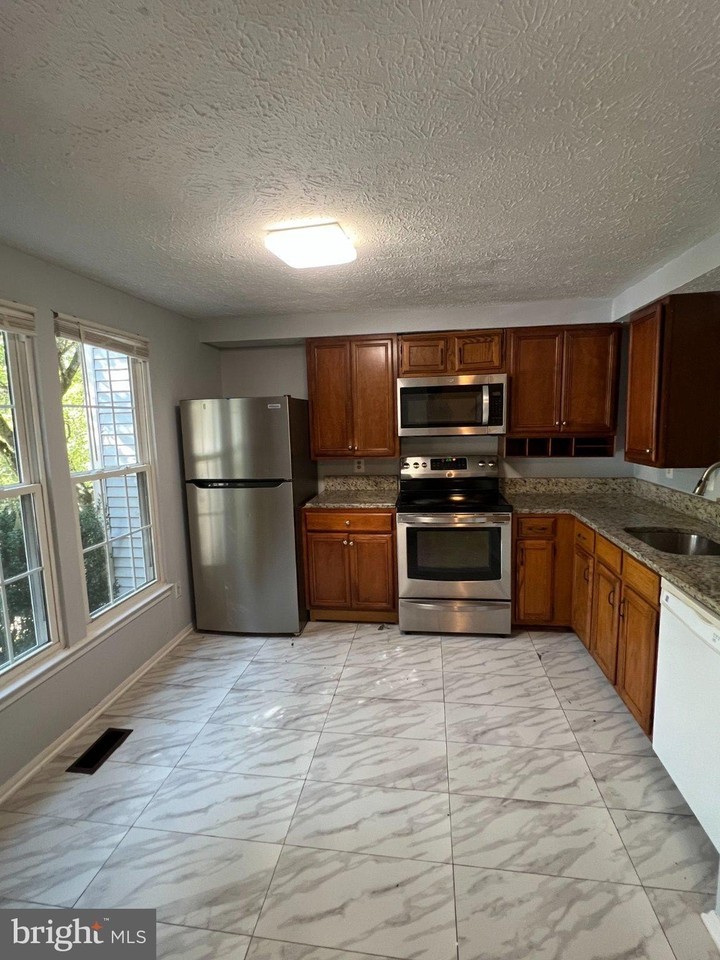 11770 Bayfield Ct - Photo 2 of 16