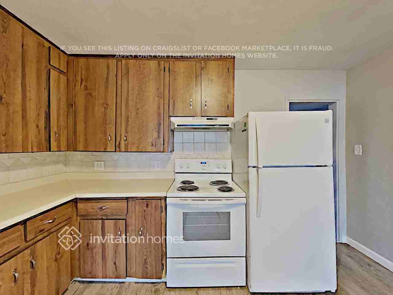 1570 Oak Pl - Photo 6 of 14