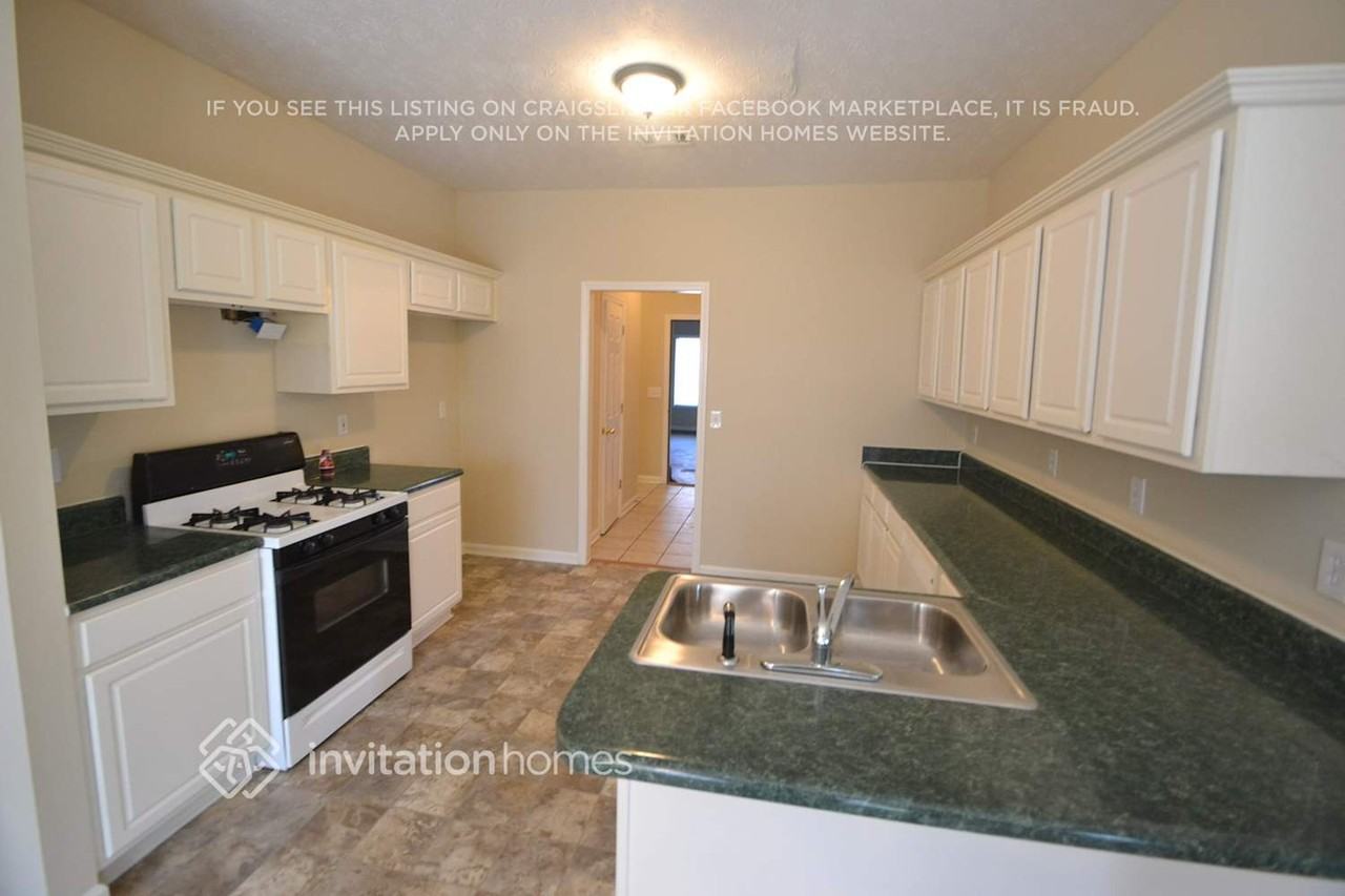 3865 Carriage Downs Ct - Photo 3 of 7
