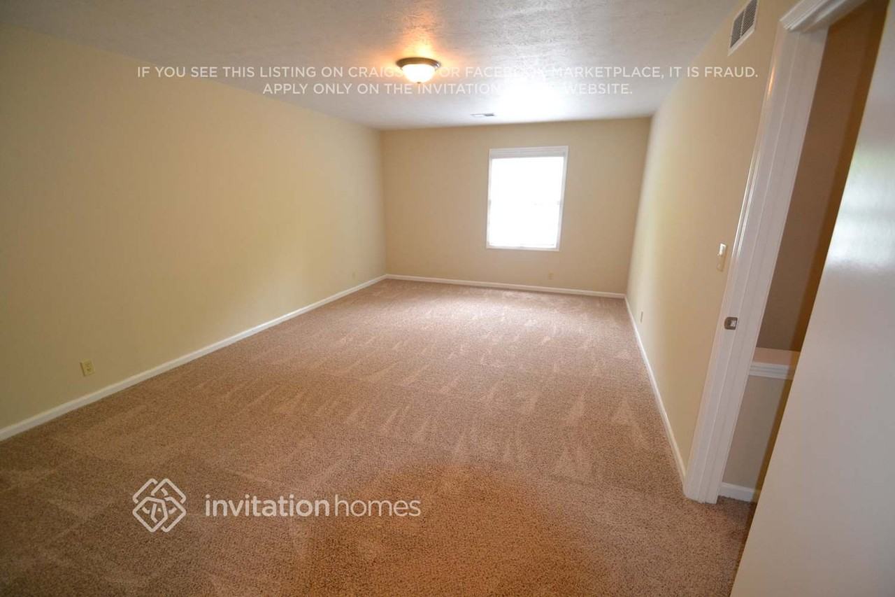 257 Lamplighter Ln Se - Photo 3 of 9