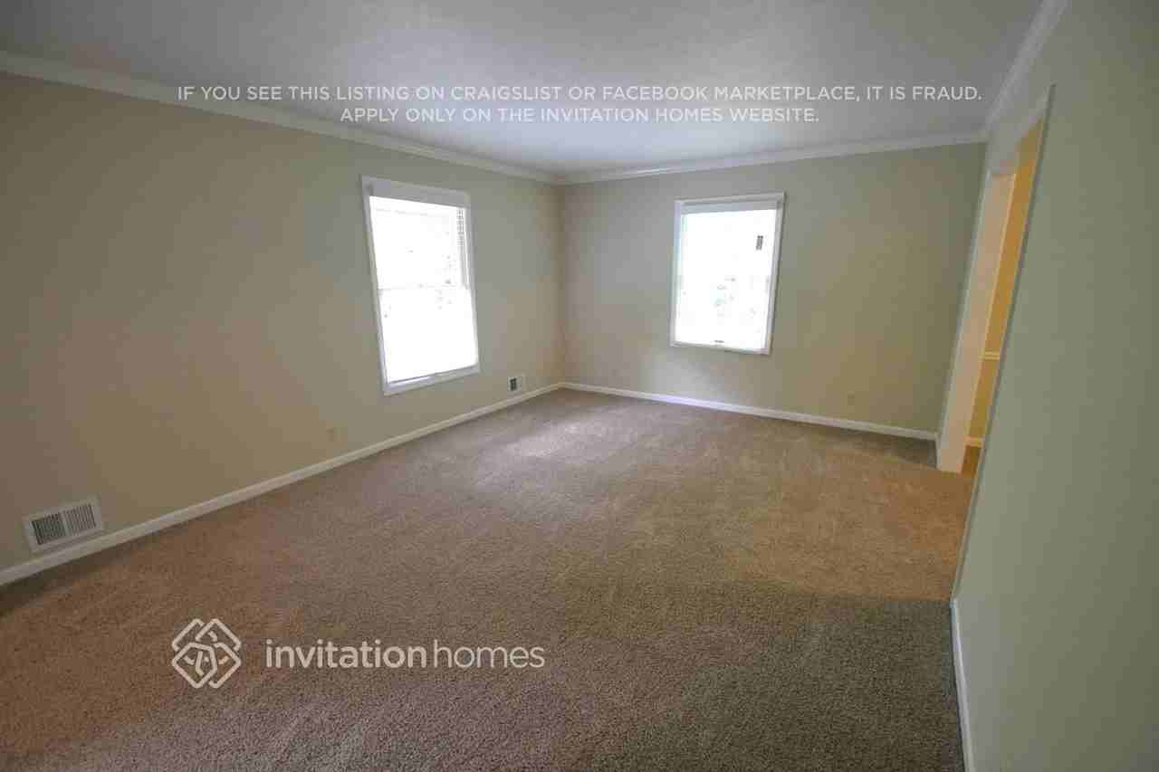 257 Lamplighter Ln Se - Photo 4 of 9