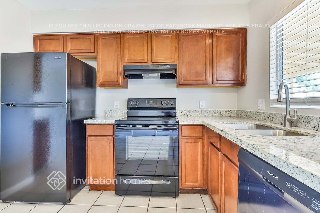 6928 W Garfield St - Photo 6 of 16
