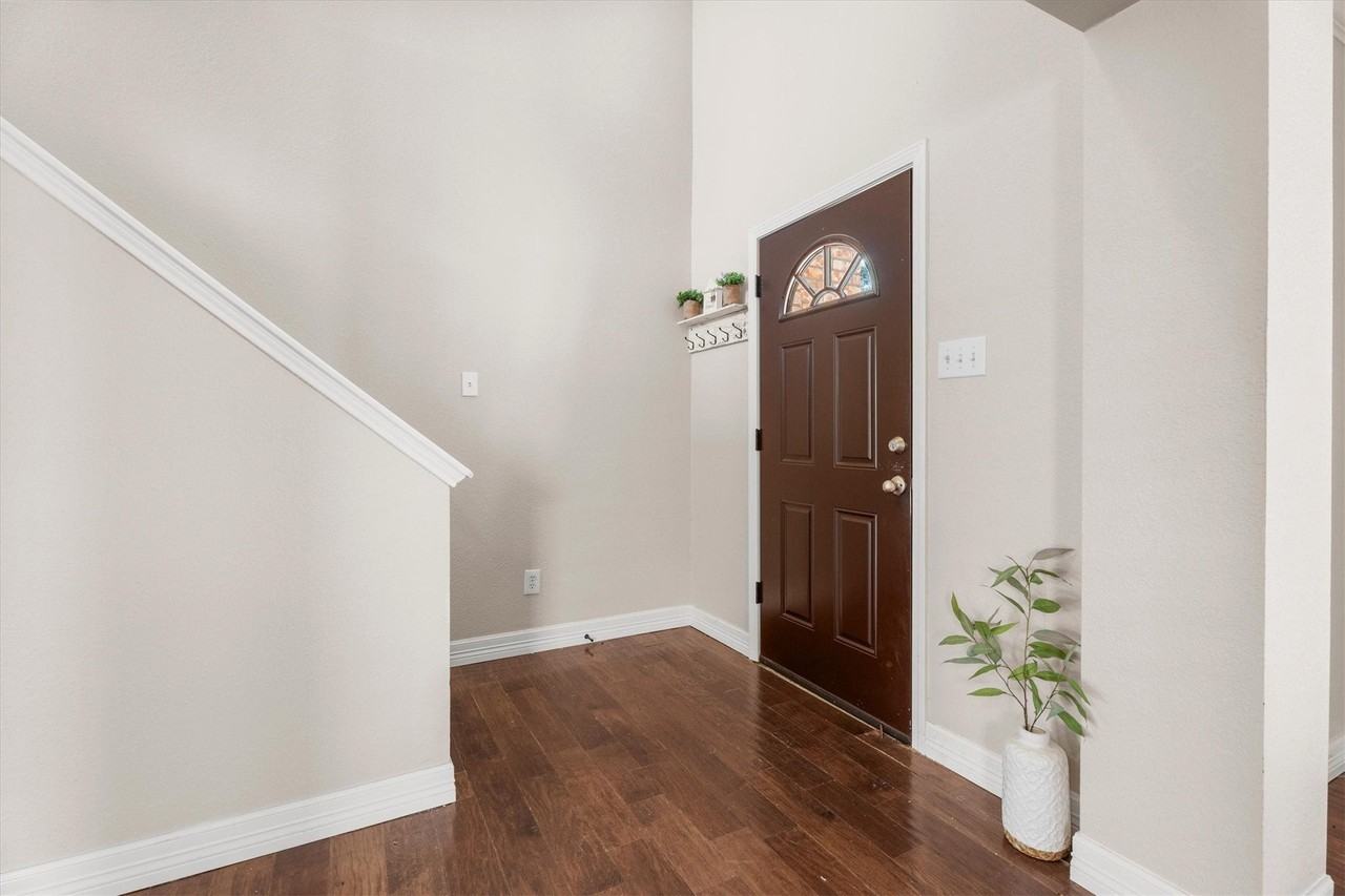 5918 Stirring Winds Ln - Photo 2 of 35