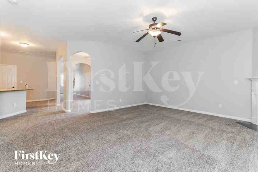 4247 Sir Dixon Dr - Photo 3 of 15