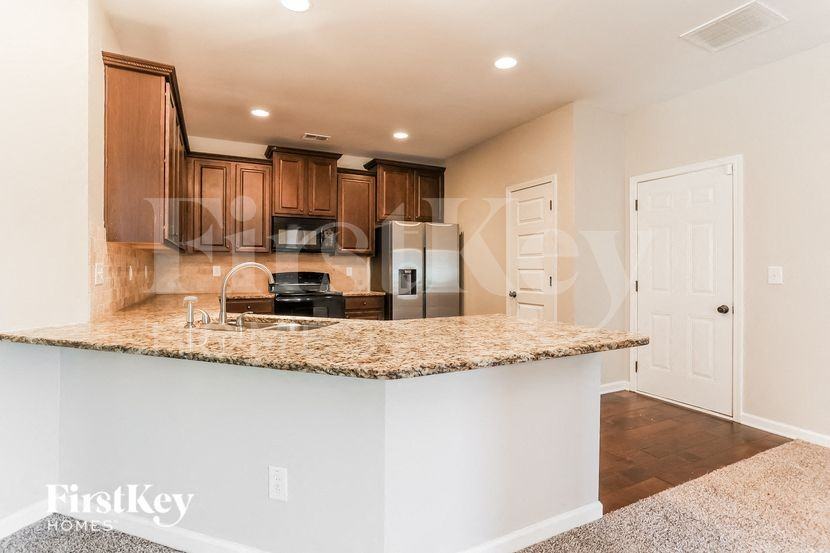 4247 Sir Dixon Dr - Photo 5 of 15