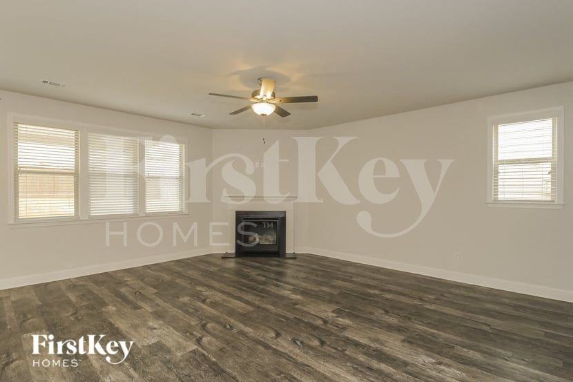 365 Palm Springs Cir - Photo 2 of 15