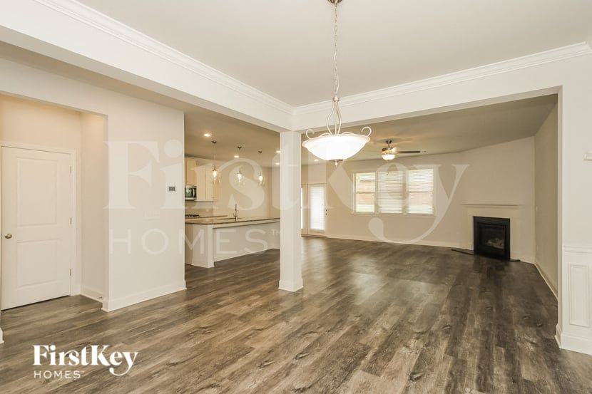 365 Palm Springs Cir - Photo 3 of 15