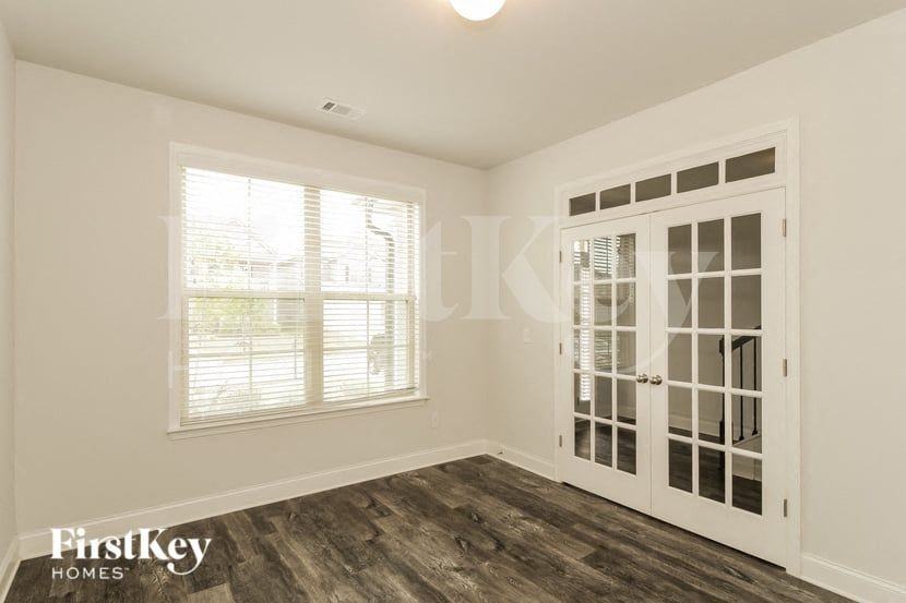 365 Palm Springs Cir - Photo 6 of 15