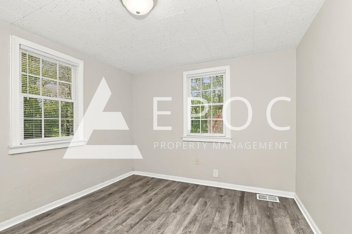 130 Avondale St - Photo 4 of 16