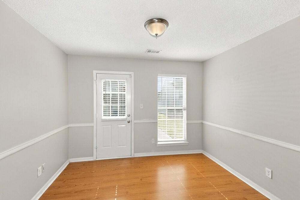 1068 Meadow Glen Cir - Photo 5 of 16