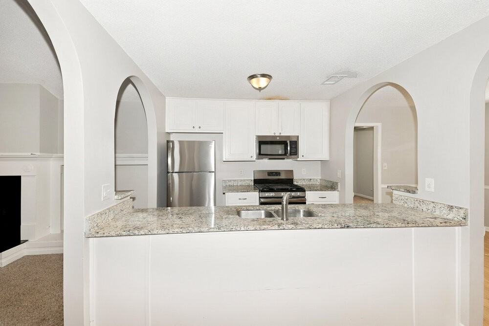 1068 Meadow Glen Cir - Photo 6 of 16