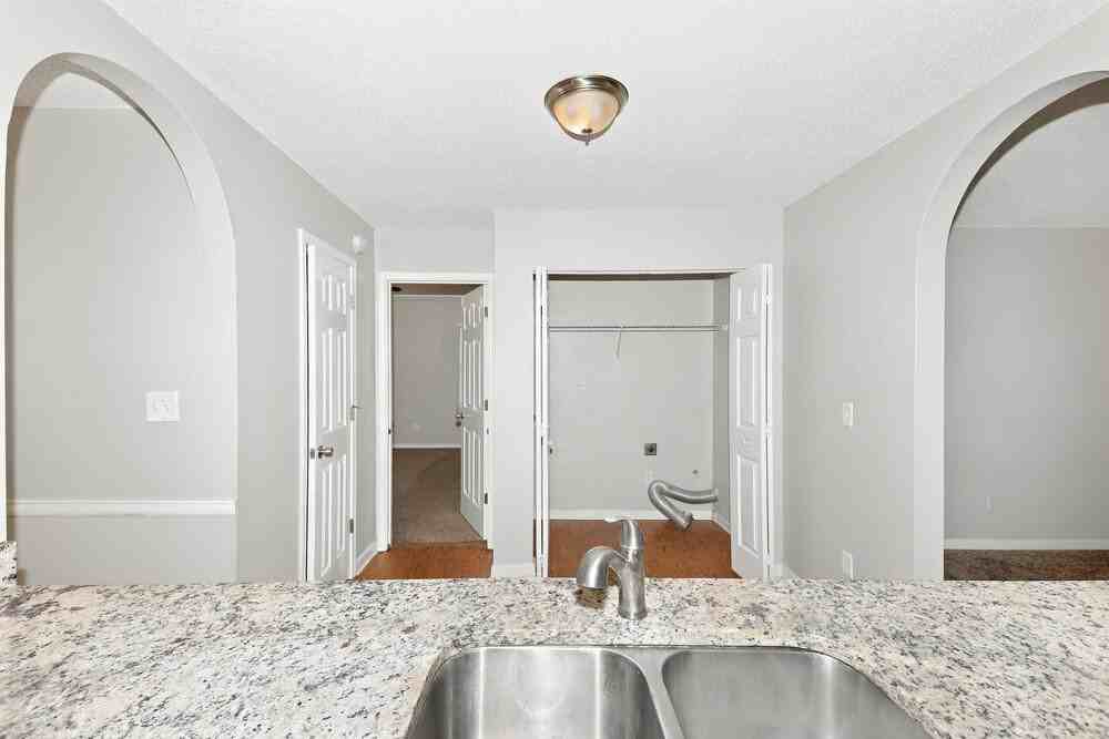 1068 Meadow Glen Cir - Photo 7 of 16