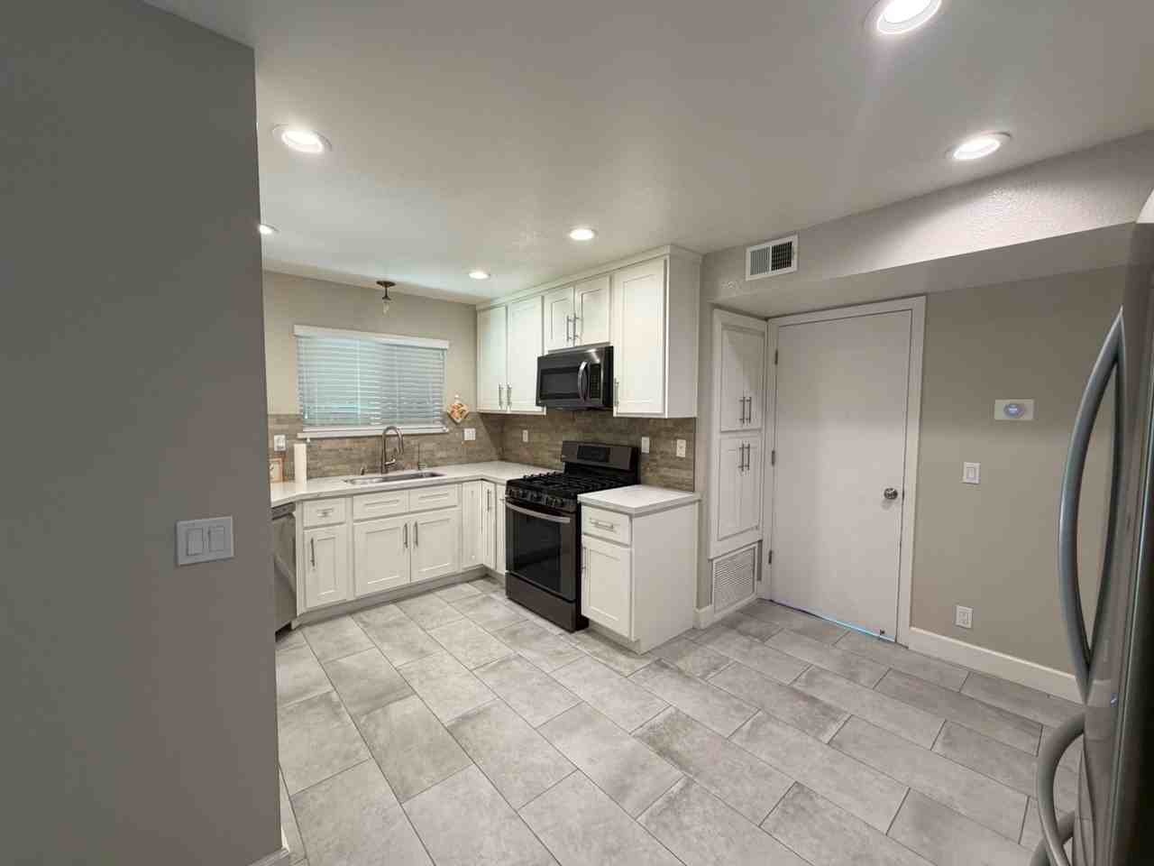 2620 Curtner Glen Ct - Photo 7 of 39