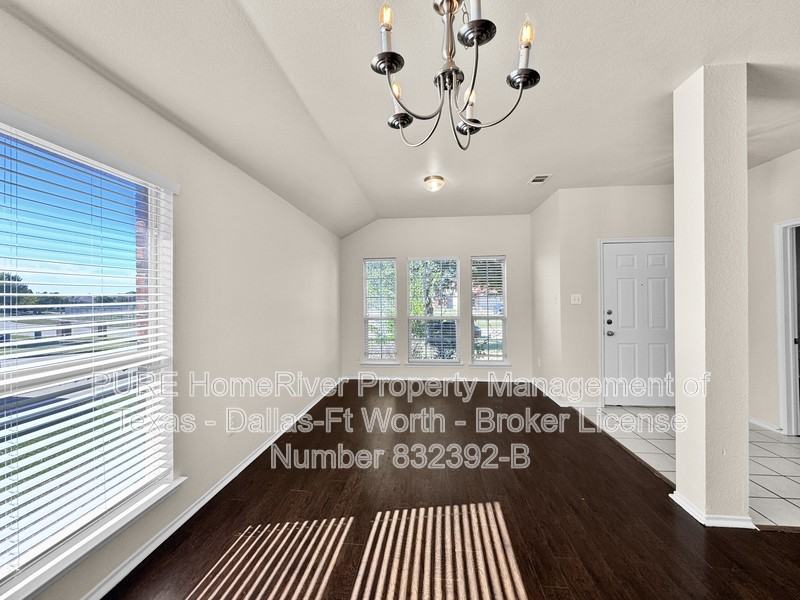 2215 Overton Dr - Photo 3 of 22