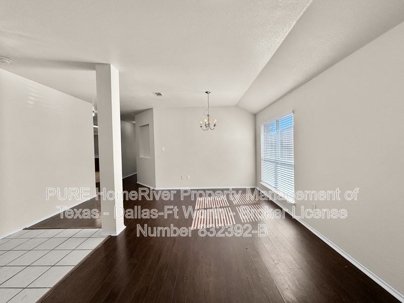 2215 Overton Dr - Photo 4 of 22