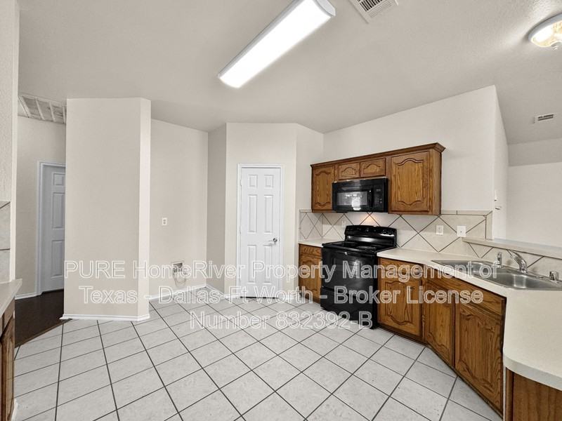 2215 Overton Dr - Photo 7 of 22