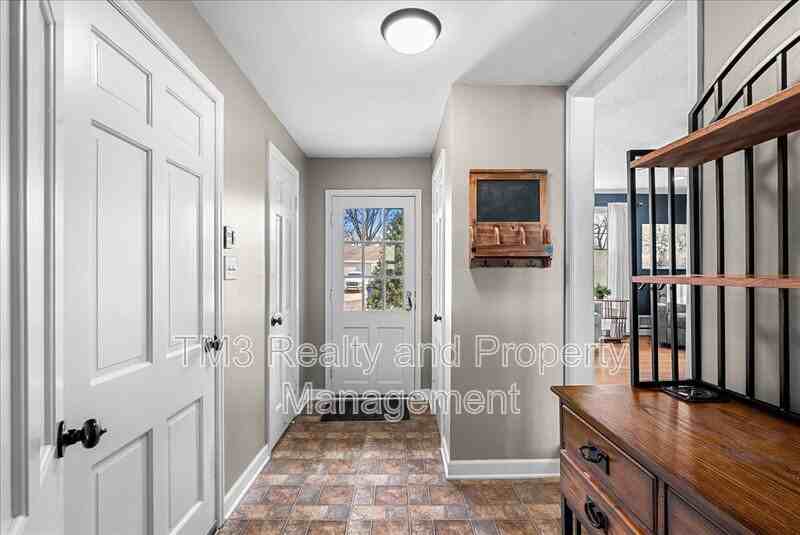 7700 W 95th Ter - Photo 6 of 48