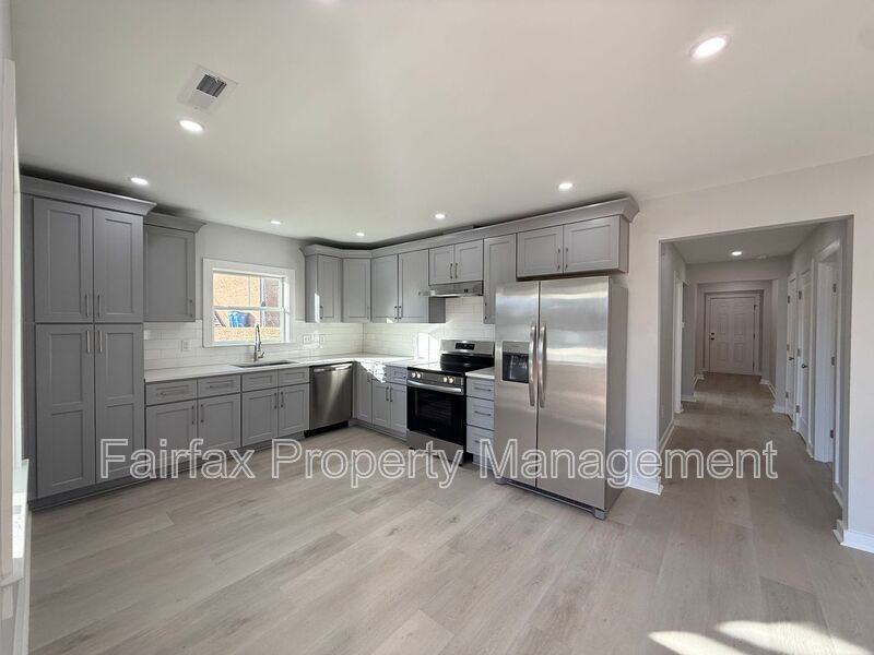 1409 Liberty St - Photo 2 of 24