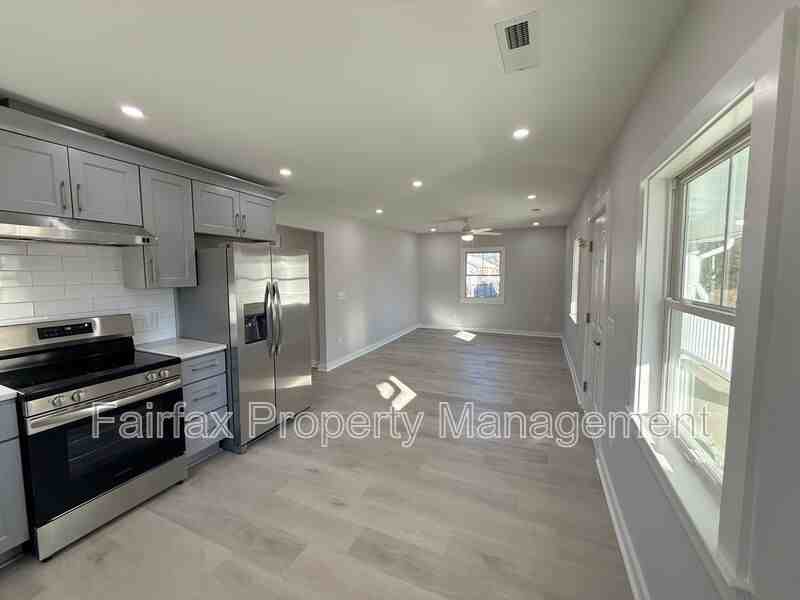 1409 Liberty St - Photo 3 of 24
