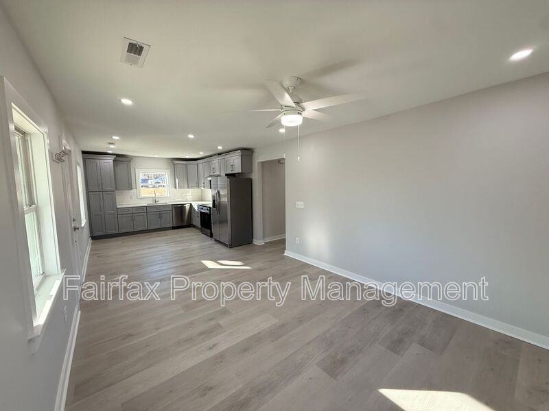 1409 Liberty St - Photo 4 of 24
