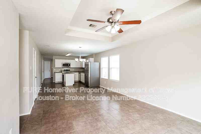 19135 Jordans Landing Ln - Photo 4 of 22