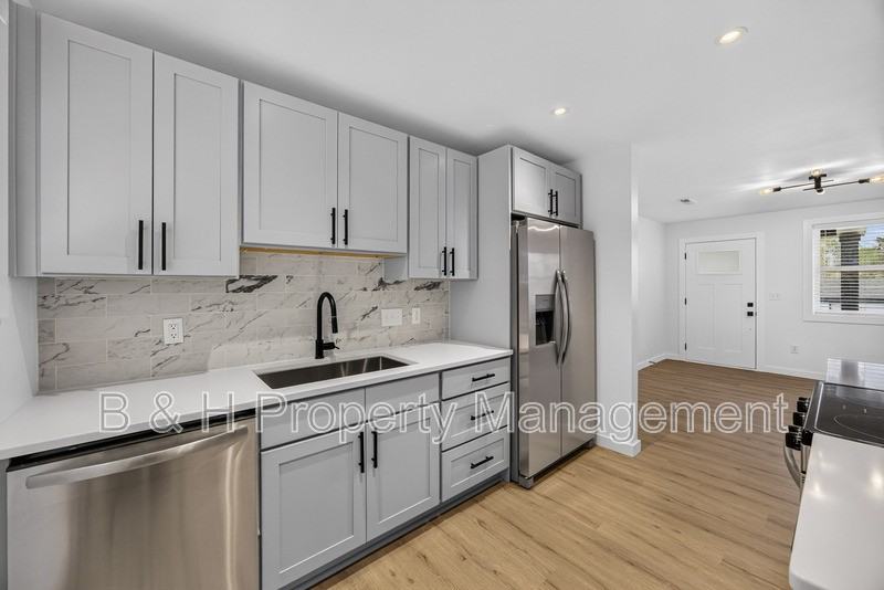 204 Boatman St - Photo 3 of 15