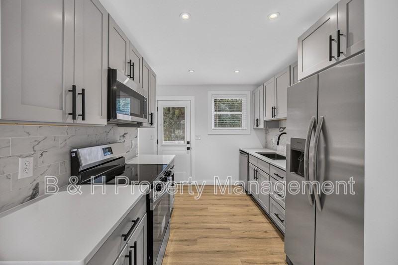 204 Boatman St - Photo 4 of 15