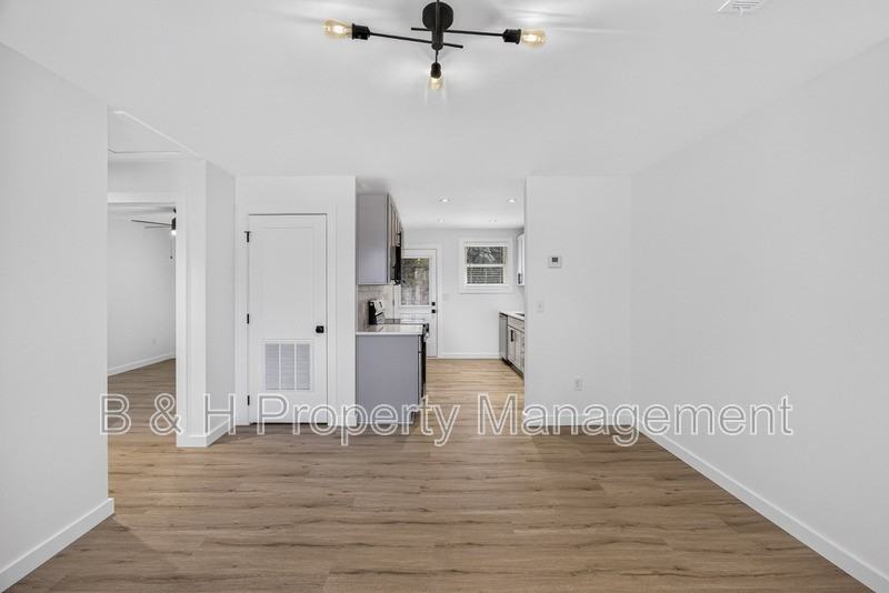 204 Boatman St - Photo 5 of 15