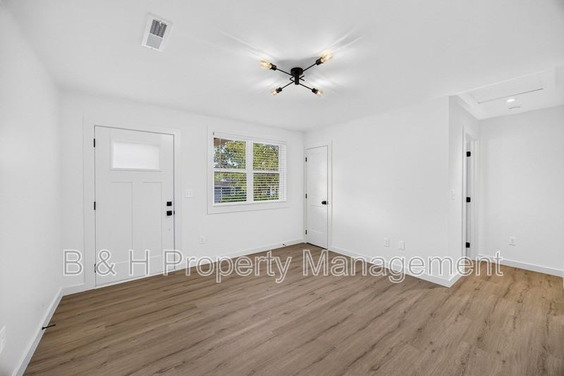 204 Boatman St - Photo 6 of 15