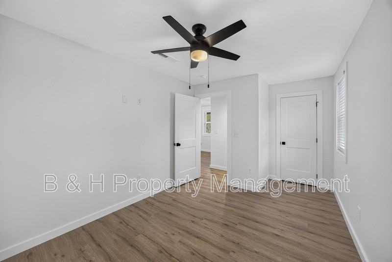 204 Boatman St - Photo 7 of 15