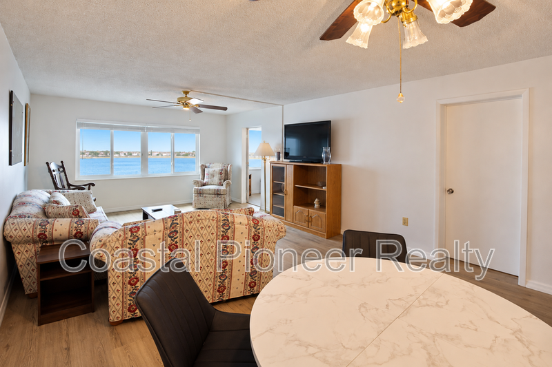 4750 Cove Cir #905 - Photo 6 of 20