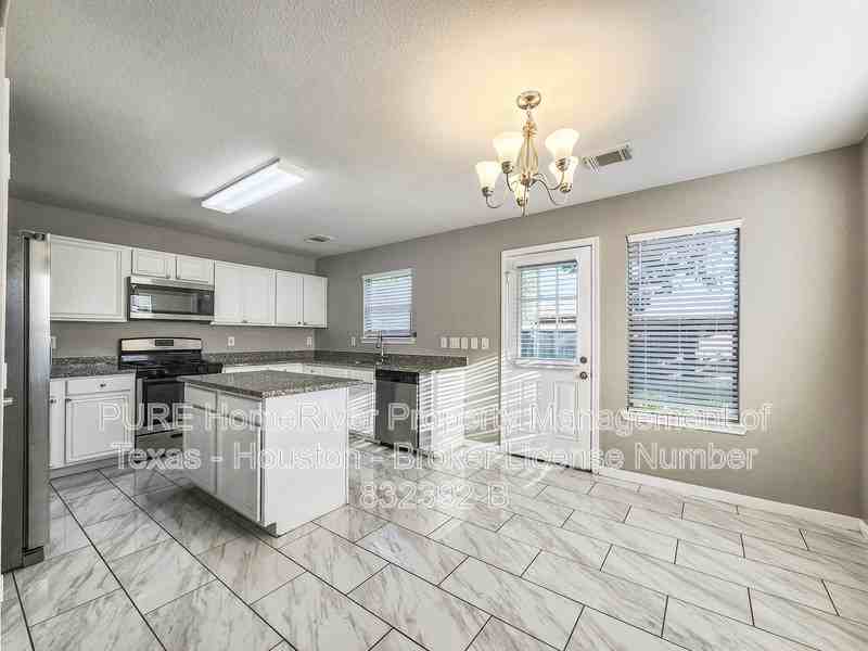10606 Gold Finch Rd - Photo 7 of 30