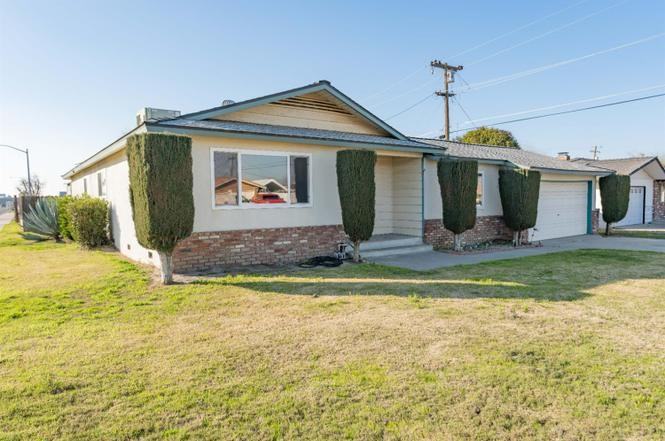 15 Elm Dr - Photo 2 of 22