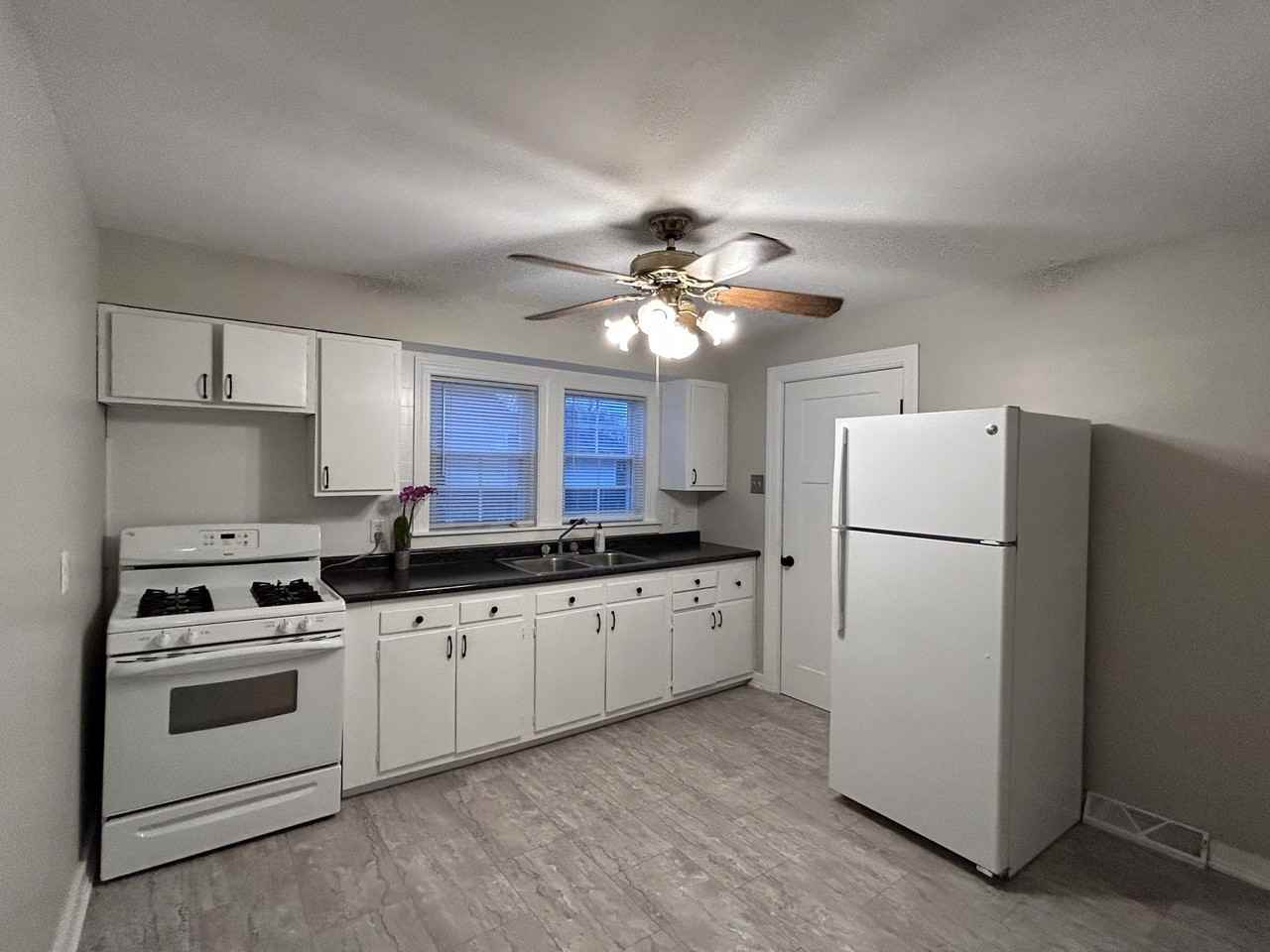 510 N Lawrence St - Photo 3 of 7