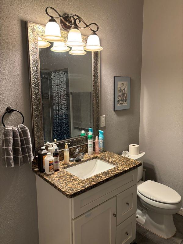 1045 W Mistletoe Ave - Photo 4 of 9