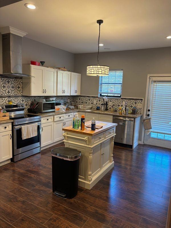 1045 W Mistletoe Ave - Photo 3 of 9