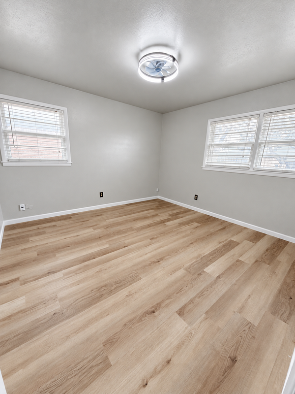 3302 Delano Ave - Photo 4 of 11