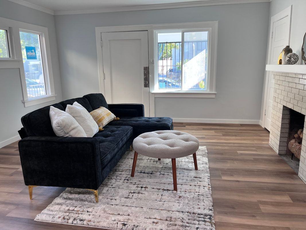 851 W 40th Pl - Photo 2 of 14