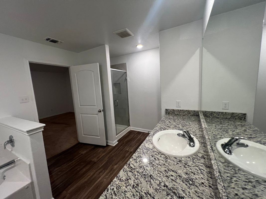 122 Fox Glen Trl - Photo 2 of 15