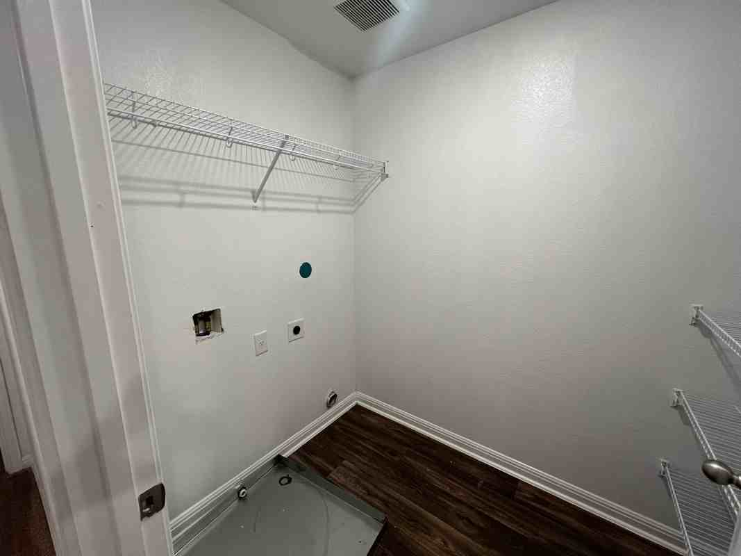 122 Fox Glen Trl - Photo 3 of 15