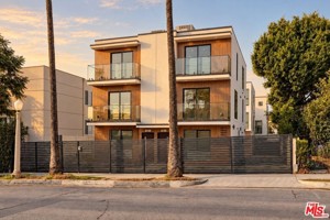featured image of 1963 N Beachwood Dr