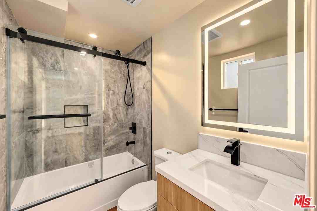 1963 N Beachwood Dr - Photo 5 of 8