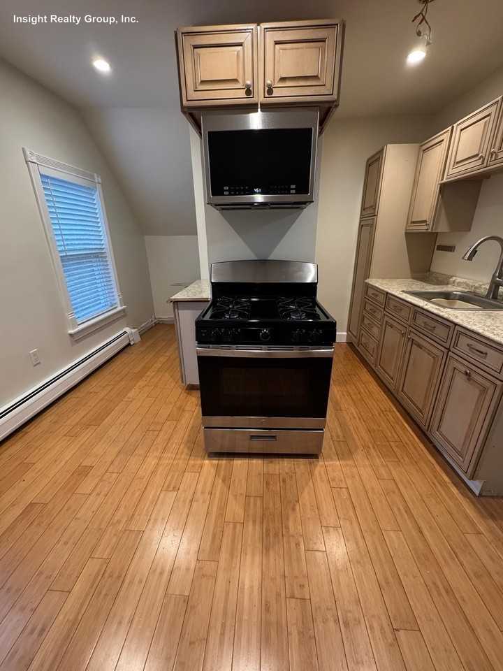 23 Fletcher St #3 - Photo 6 of 18