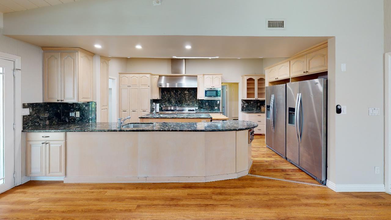 5221 Remington Rd - Photo 7 of 27