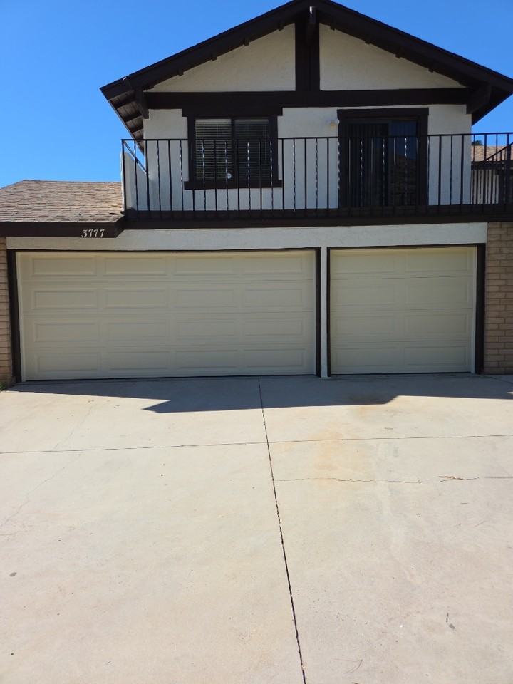 3777 Lynwood Dr - Photo 4 of 50