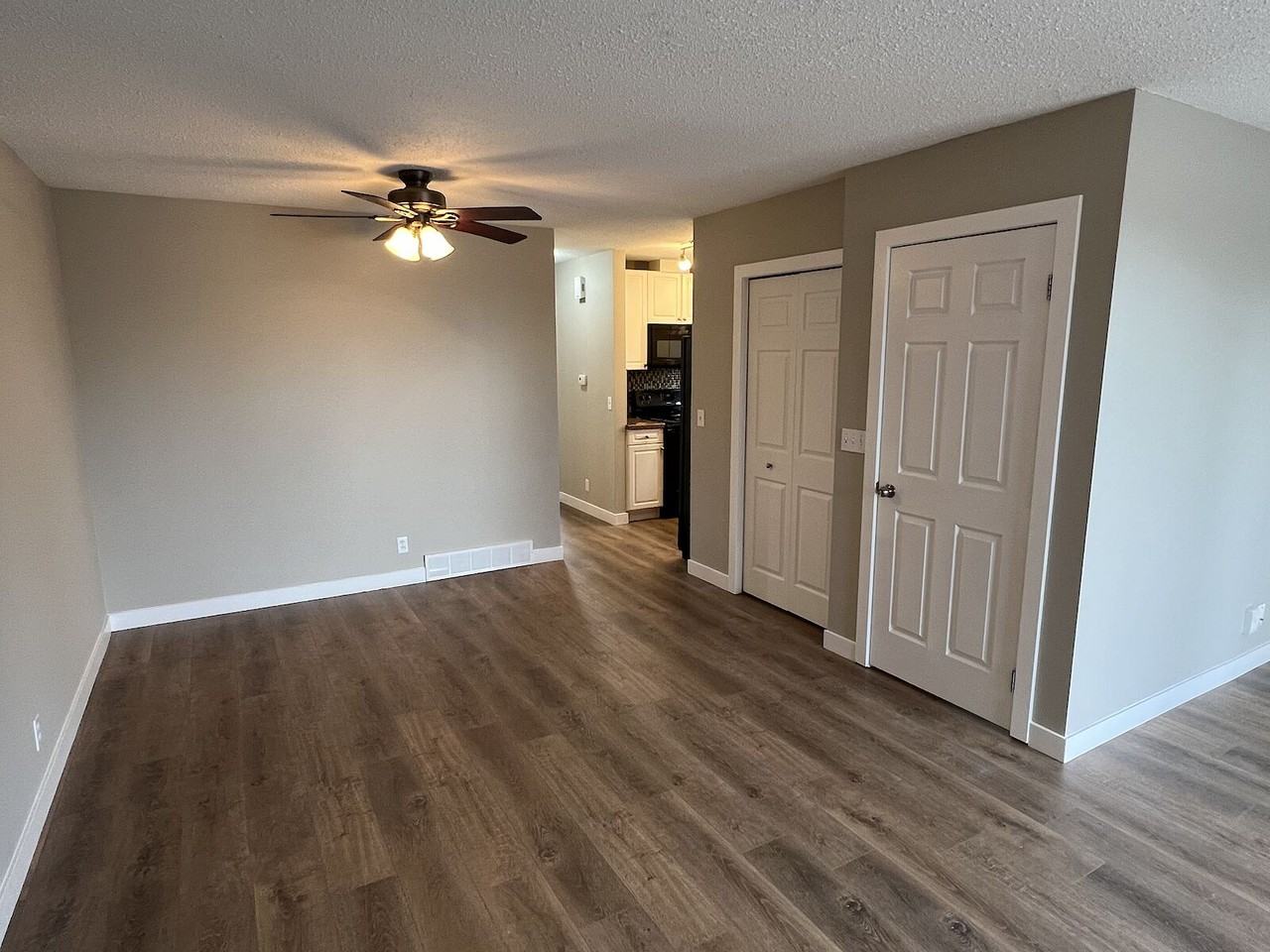 1431 Berkley Dr Nw - Photo 4 of 11