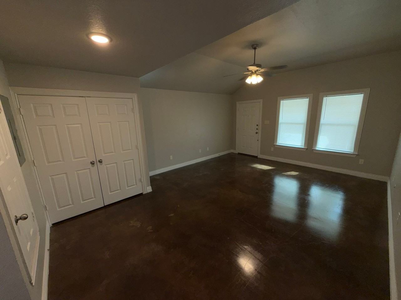 906 South 18th - Photo 2 of 11