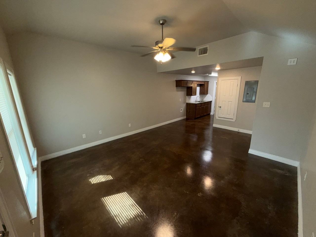 906 South 18th - Photo 4 of 11